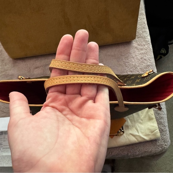 Louis Vuitton Monogram Neverfull MM Tote Bag and Pouch - Picture 8 of 16